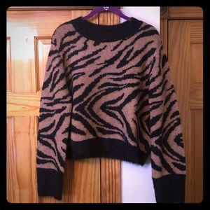 NEW✨ H&M Crop-Top Sweater 🐯